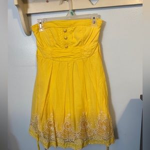 Yellow strapless spring/summer dress